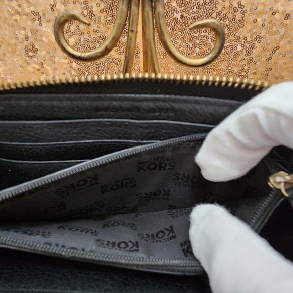 Michael Kors Black Leather Goldtone Hardware Long Zip Around Moxley Wall… - Picture 7 of 11